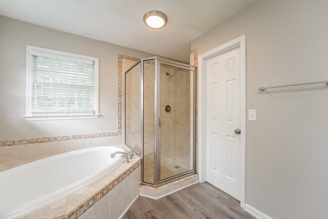 Building Photo - 1484 Yorktown Dr NW