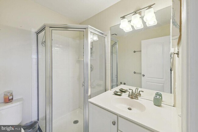 Building Photo - 1735 W Braddock Pl