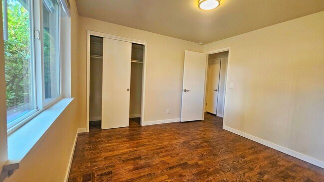 Building Photo - Beautifully Remodeled 3 Bed 2 Bath Rambler in Eastgate, Bellevue
