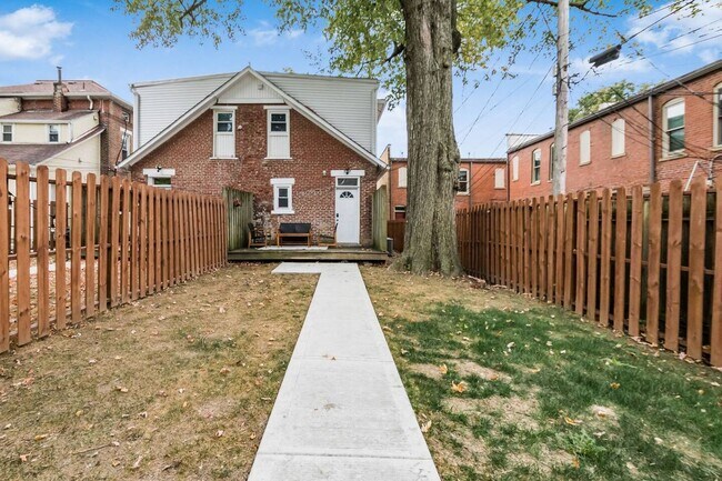 Building Photo - Clark Pl  60-64 MLR