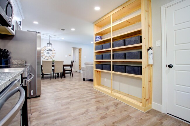 Building Photo - 5709 Walraven Cir