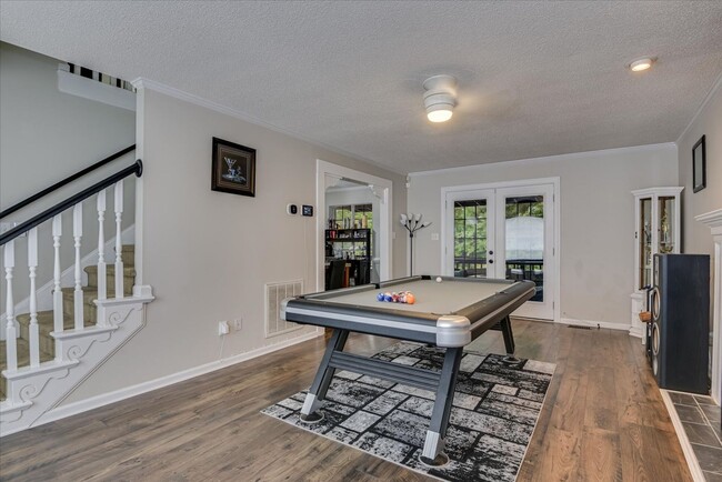 Building Photo - 4 bedroom 2.5 bath home on the water with ...