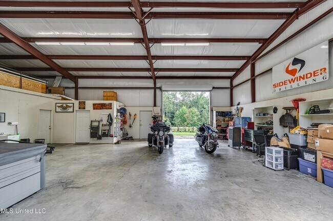 Building Photo - 1998 MS-16