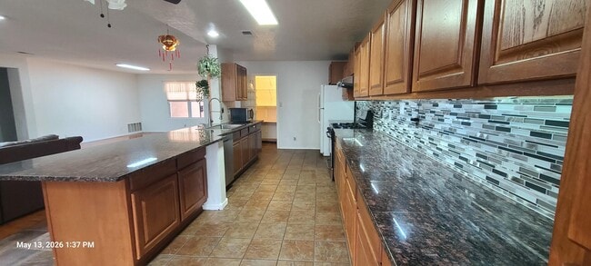 Building Photo - 5052 Westfield Dr NE