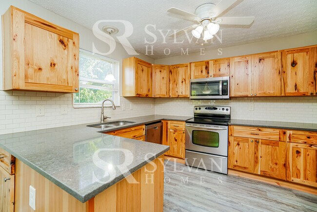 Building Photo - Prepare to fall in love with this 4 bedroo...