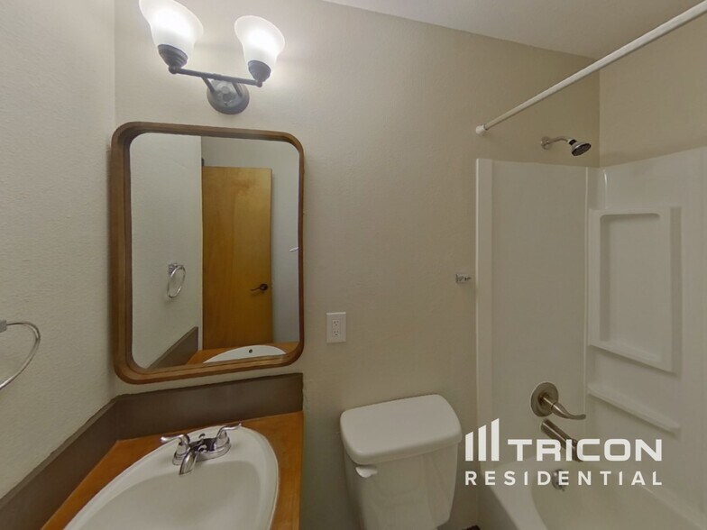 Building Photo - 7325 Woodstock St