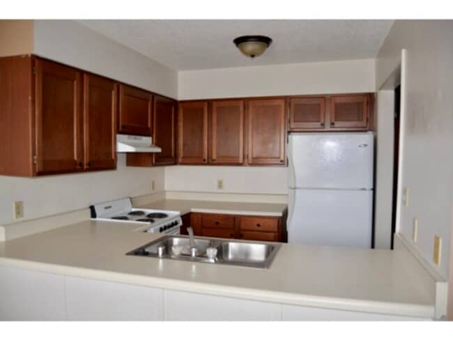 Building Photo - Lakewood Apartments: Premium location