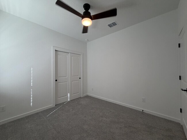 Building Photo - 4819 Legends Bay Dr