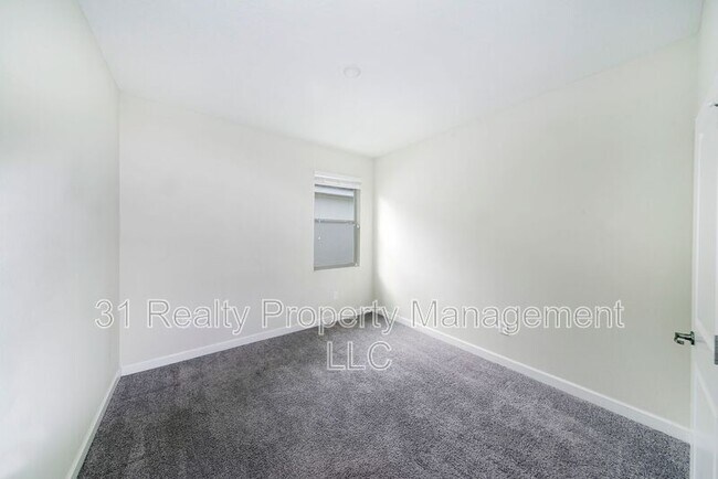 Building Photo - 11036 Sycamore Woods Dr