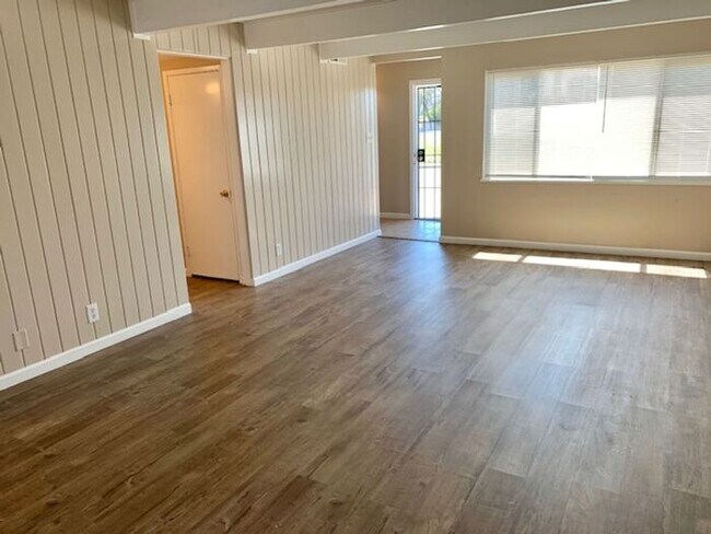 Building Photo - 4 bed 1.5 bath House in Richmond -- AVAILABLE NOW !!