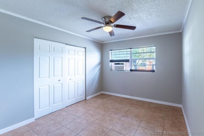 Building Photo - 1218 Giller Ave