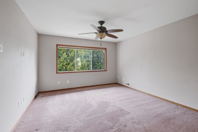 Building Photo - 4Bd/3.5Ba Sammamish Home