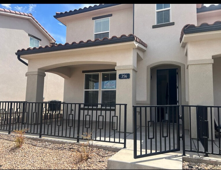 Building Photo - 756 W Sunfire Ln
