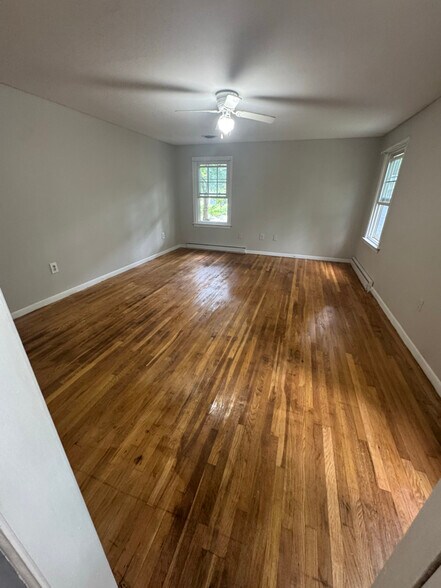 Building Photo - 8 Dogwood Ln