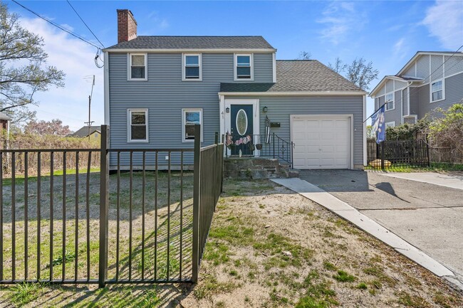 Building Photo - 41 Verplanck Ave
