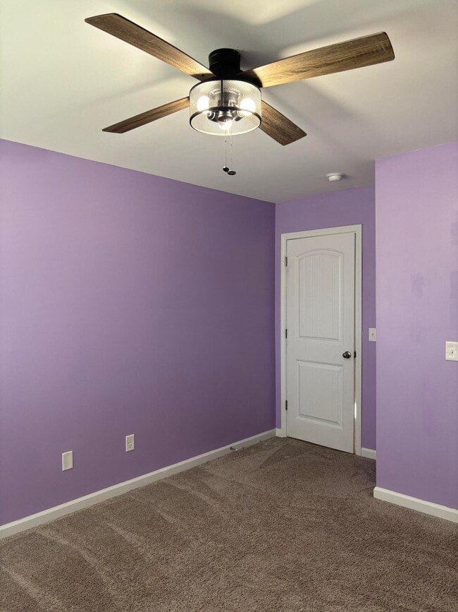 Building Photo - 335 Niblick Dr