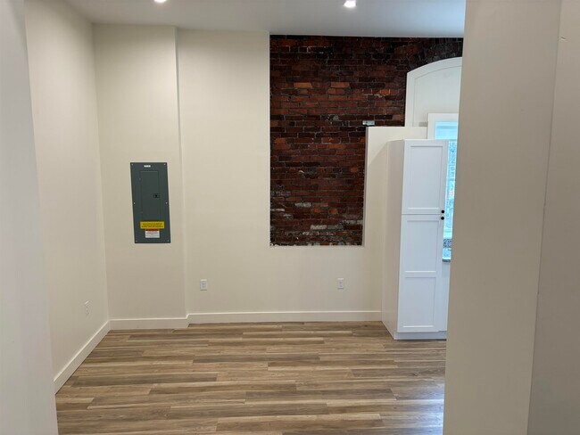 Building Photo - 22 S Main St