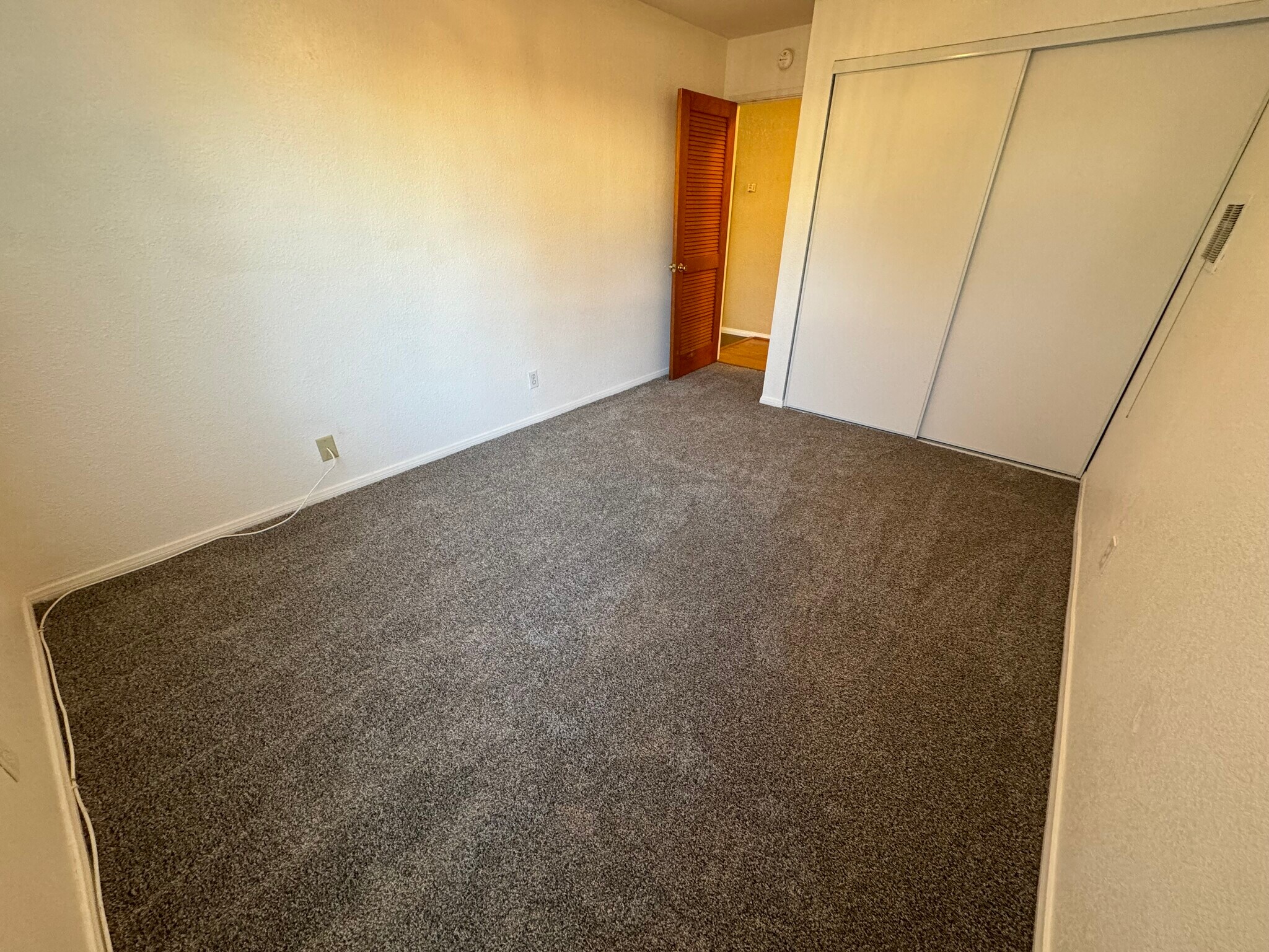 Building Photo - 868 E Alvarado St