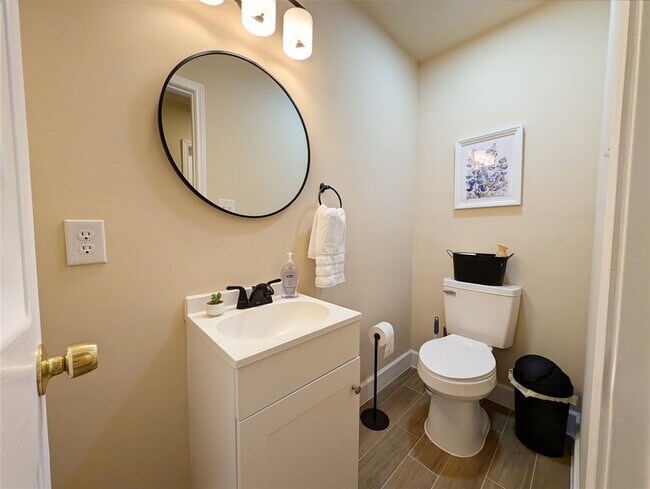 Building Photo - 3215 Royal Oaks Dr