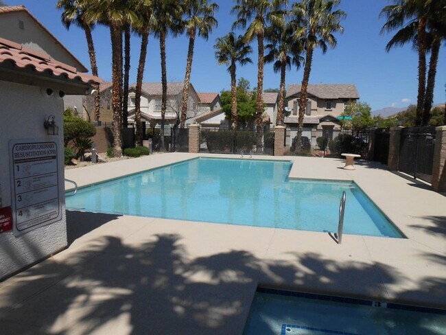 Building Photo - Cute House in the North in Gated Community