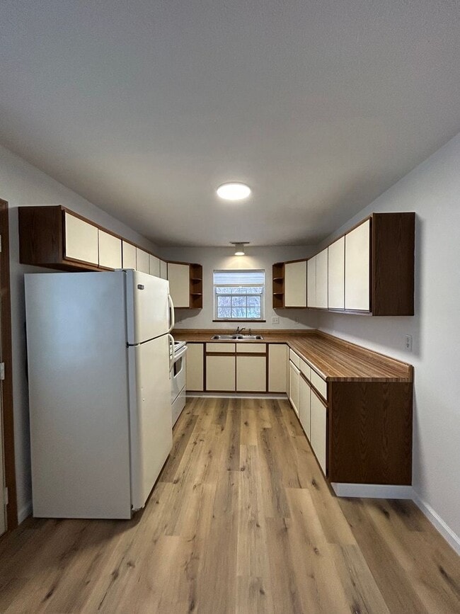 Building Photo - 917 N Clay St