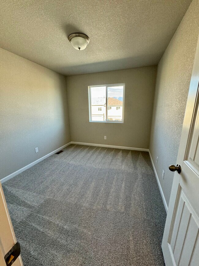 Building Photo - 4015 Samaritan Lp