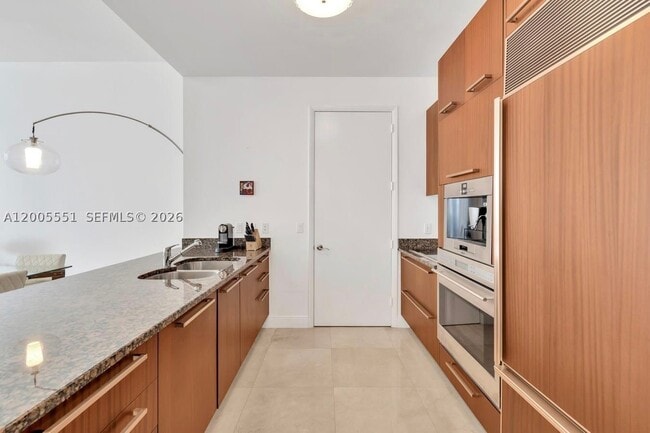 Building Photo - 15811 Collins 4002