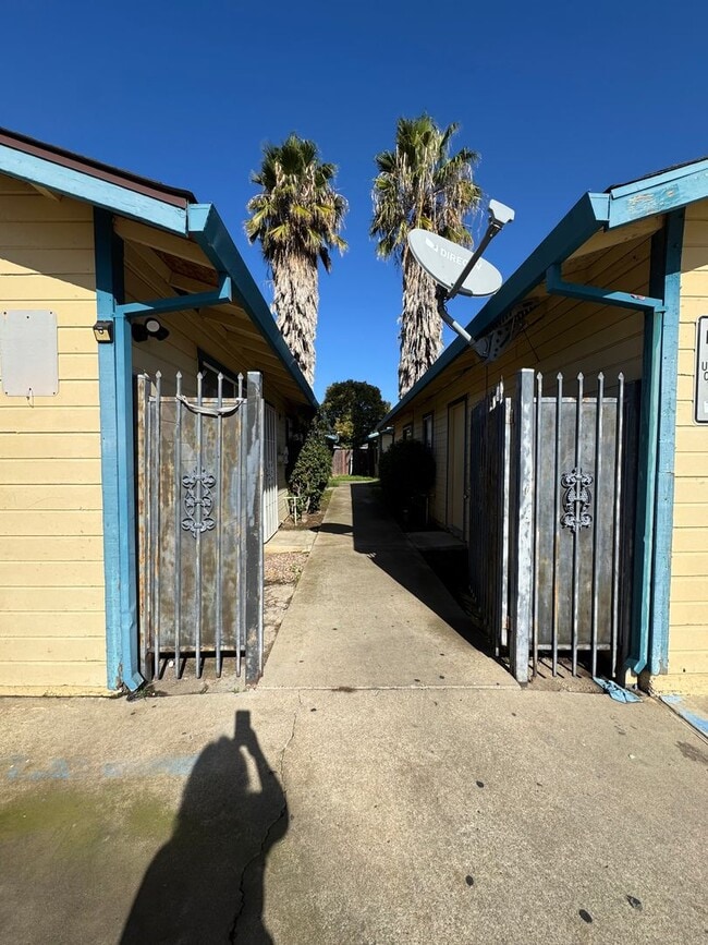 Building Photo - Great Location! 3BD and 2BA.