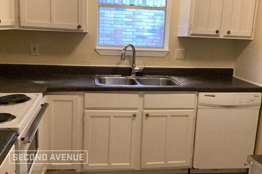 Building Photo - 16339 Maplemont Dr