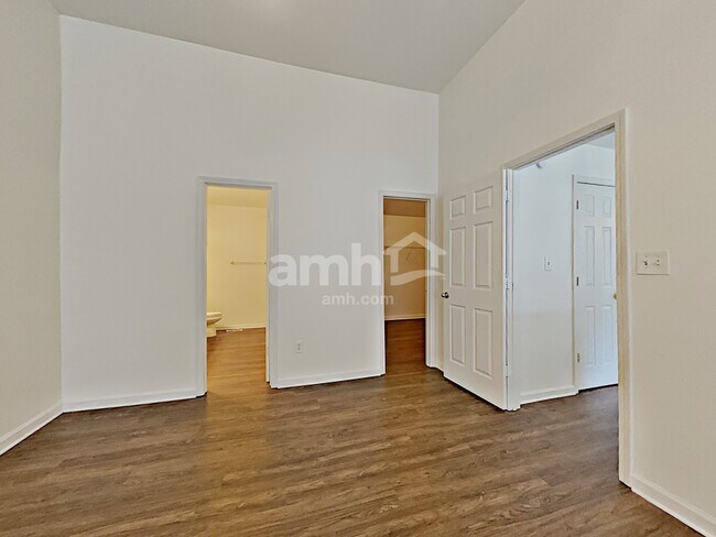 Building Photo - 5950 Hickory Springs Dr