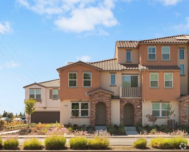 Building Photo - 4363 E Commerce Way
