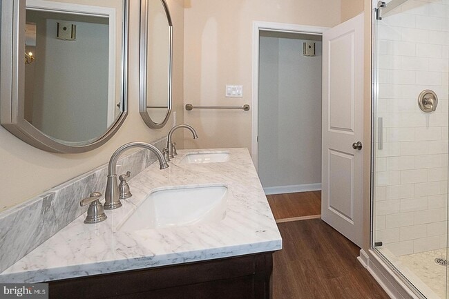 Building Photo - 1457 Manoa Rd