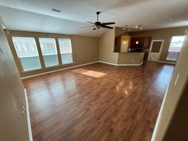 Building Photo - 3003 Lake Ridge Dr