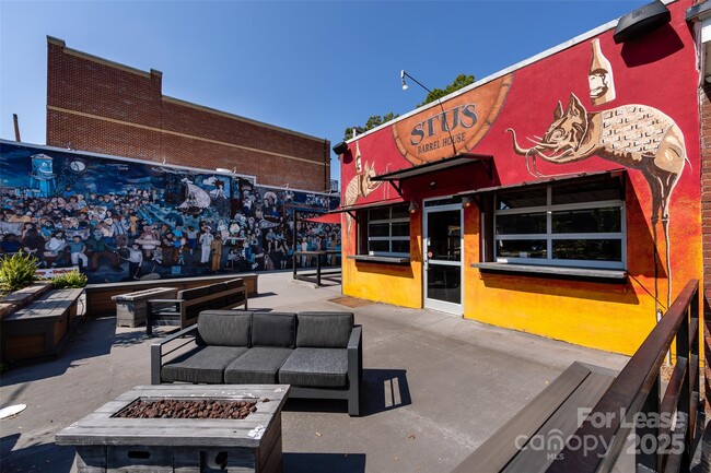 Building Photo - 2550 Lydia Ave