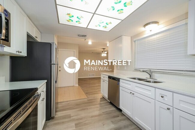 Building Photo - 3 Bedroom Pet-Friendly Home in Orlando, FL with Main Street Renewal