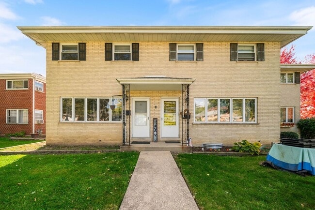 Primary Photo - 27 E Thorndale Ave