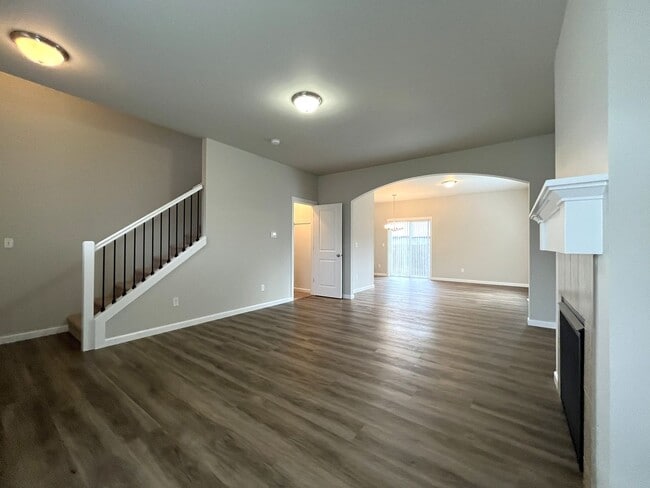 Building Photo - Well-Appointed 4BR/2.5BA Home with Spacious Living Areas & Modern Kitchen