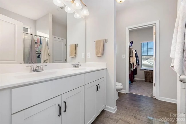 Building Photo - 549 Kiser Ln