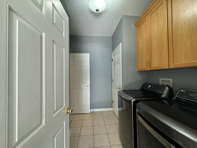 Building Photo - 1N061 Mission Ct