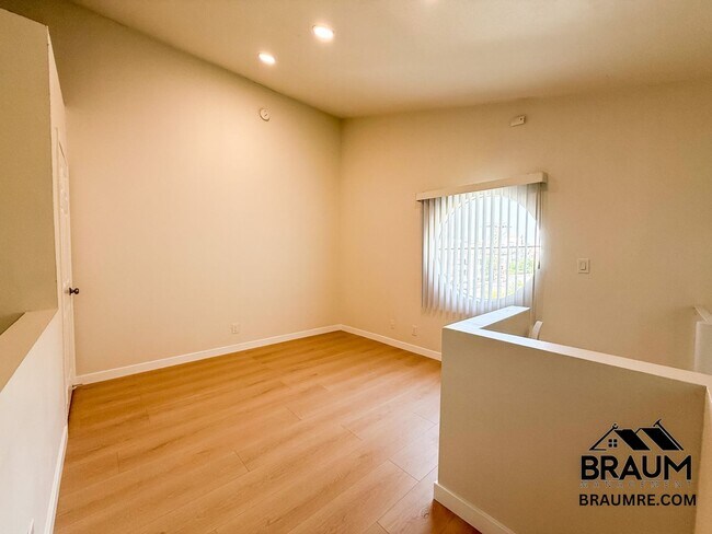 Building Photo - 4404 Stern Ave