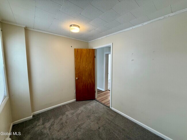 Building Photo - 13 School St