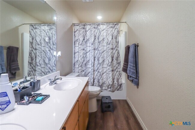 Building Photo - 1914 Castroville Trl