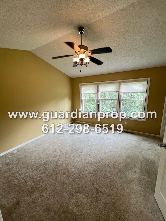 Building Photo - Woodbury House Available July 1, Gleaming Hardwood Floors, Fireplace, Lower Family Room, Fenced Yard