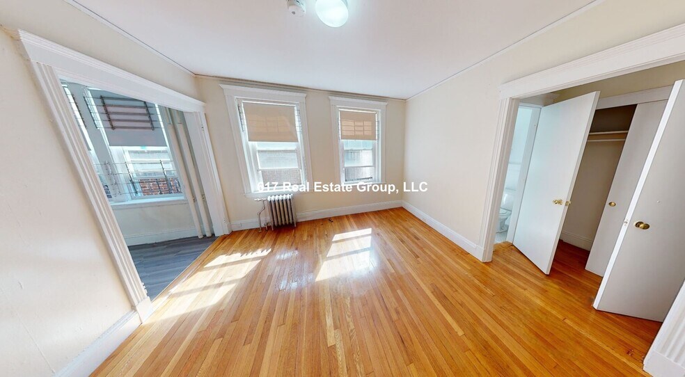 Building Photo - 231 Park Dr