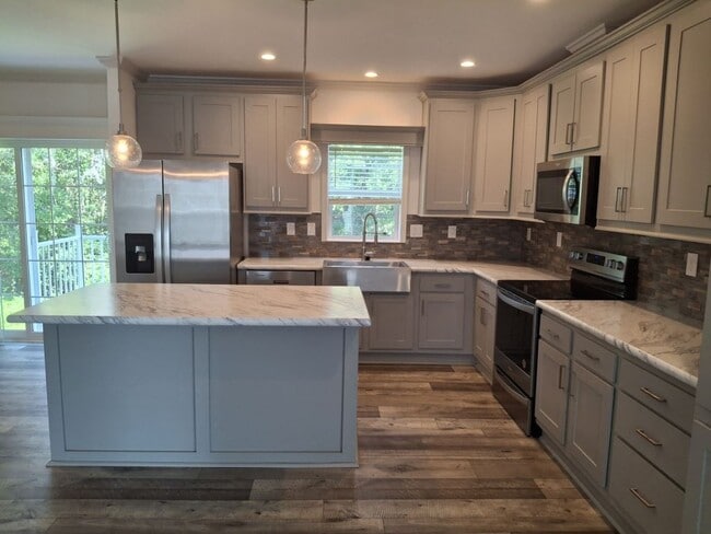 Building Photo - 34873 Robins Song Rd