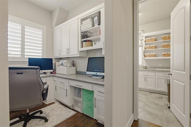 Building Photo - 654 Linden Lp