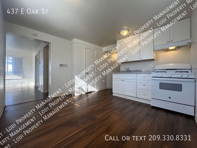 Building Photo - 437 E Oak St