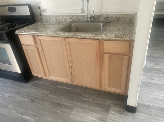 Building Photo - 11 E San Joaquin St