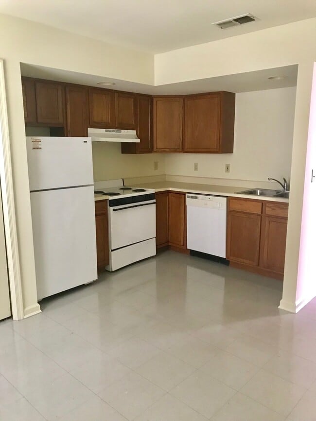 Building Photo - 319 E College Ave