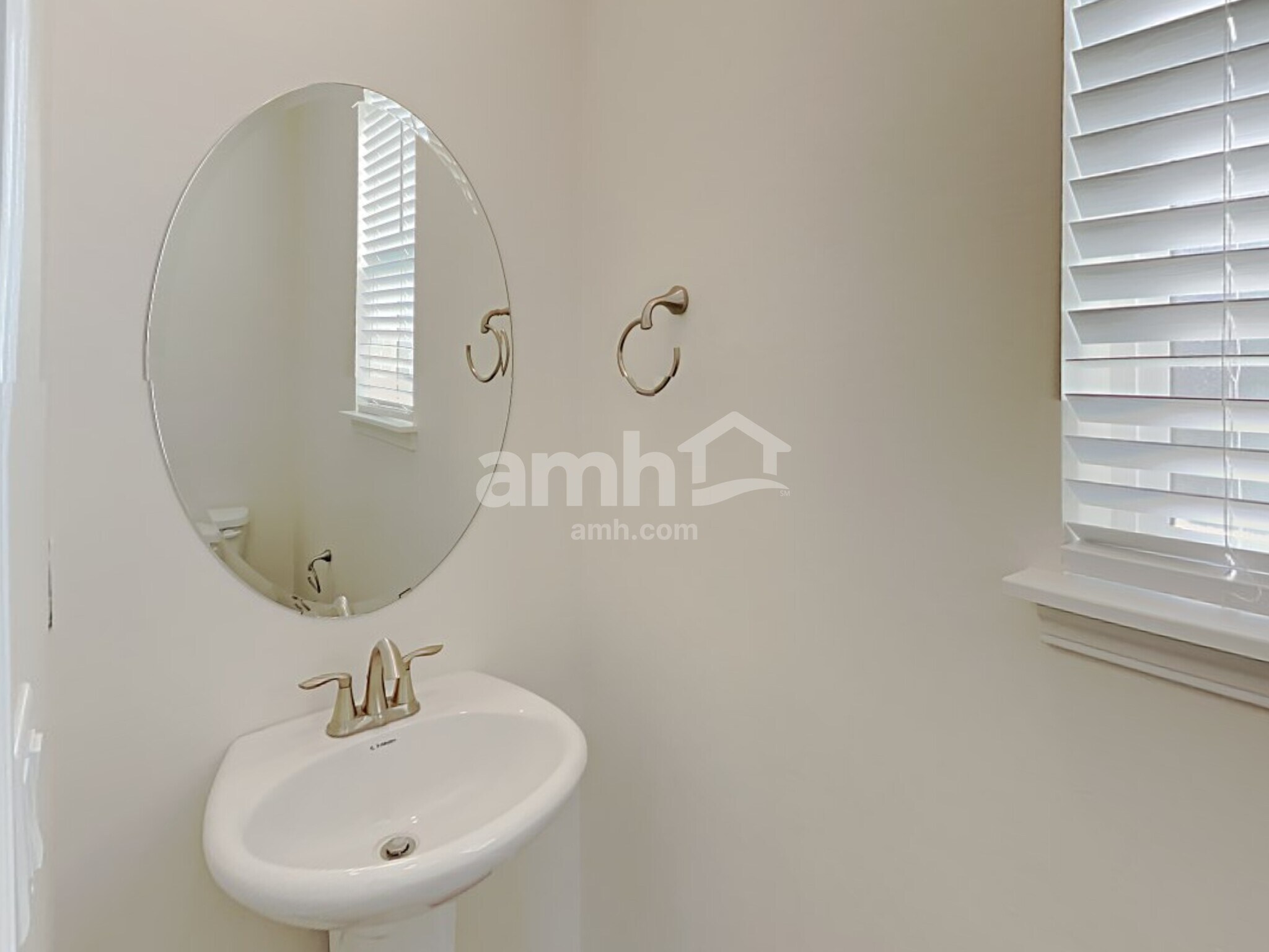 Building Photo - 373 North St